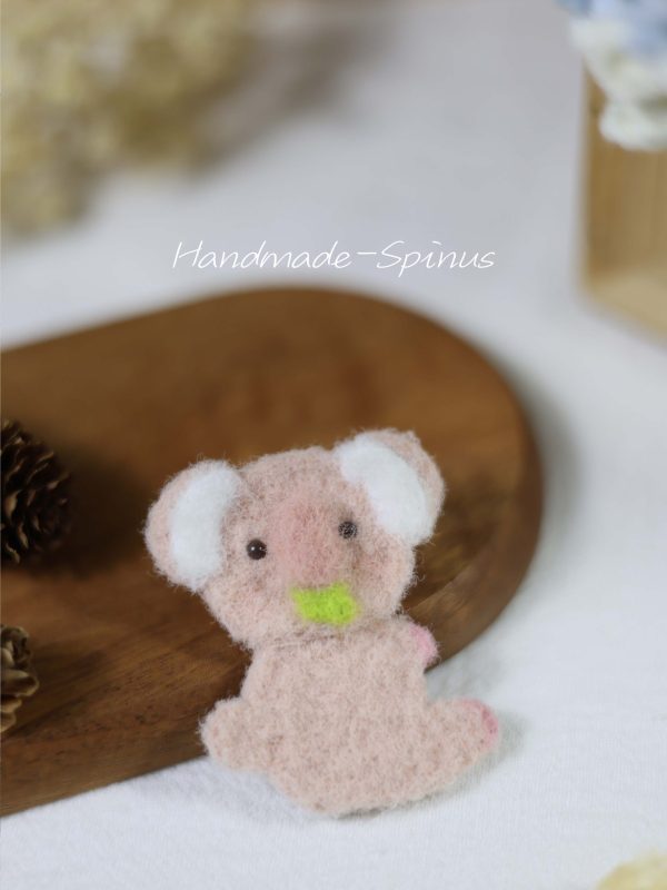 Handmade-Spinus Crochet Knit Elephant Brooch