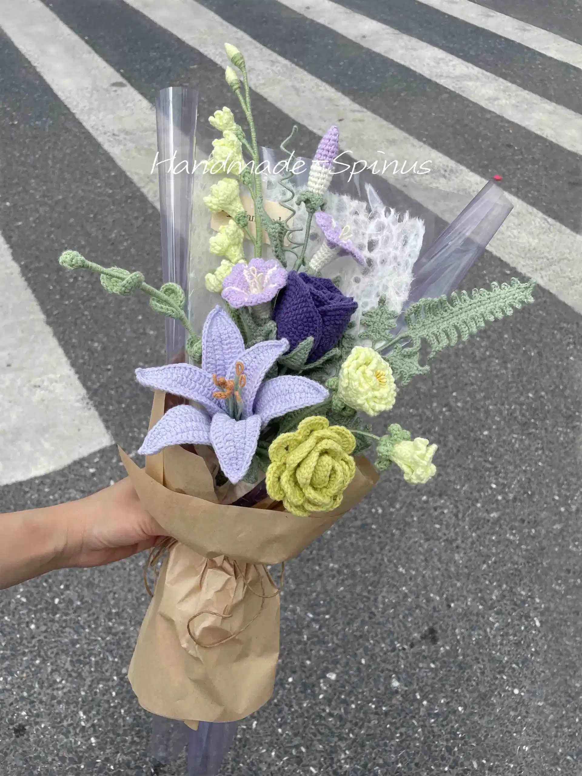 Handmade-Spinus Crochet Knit Bouquet