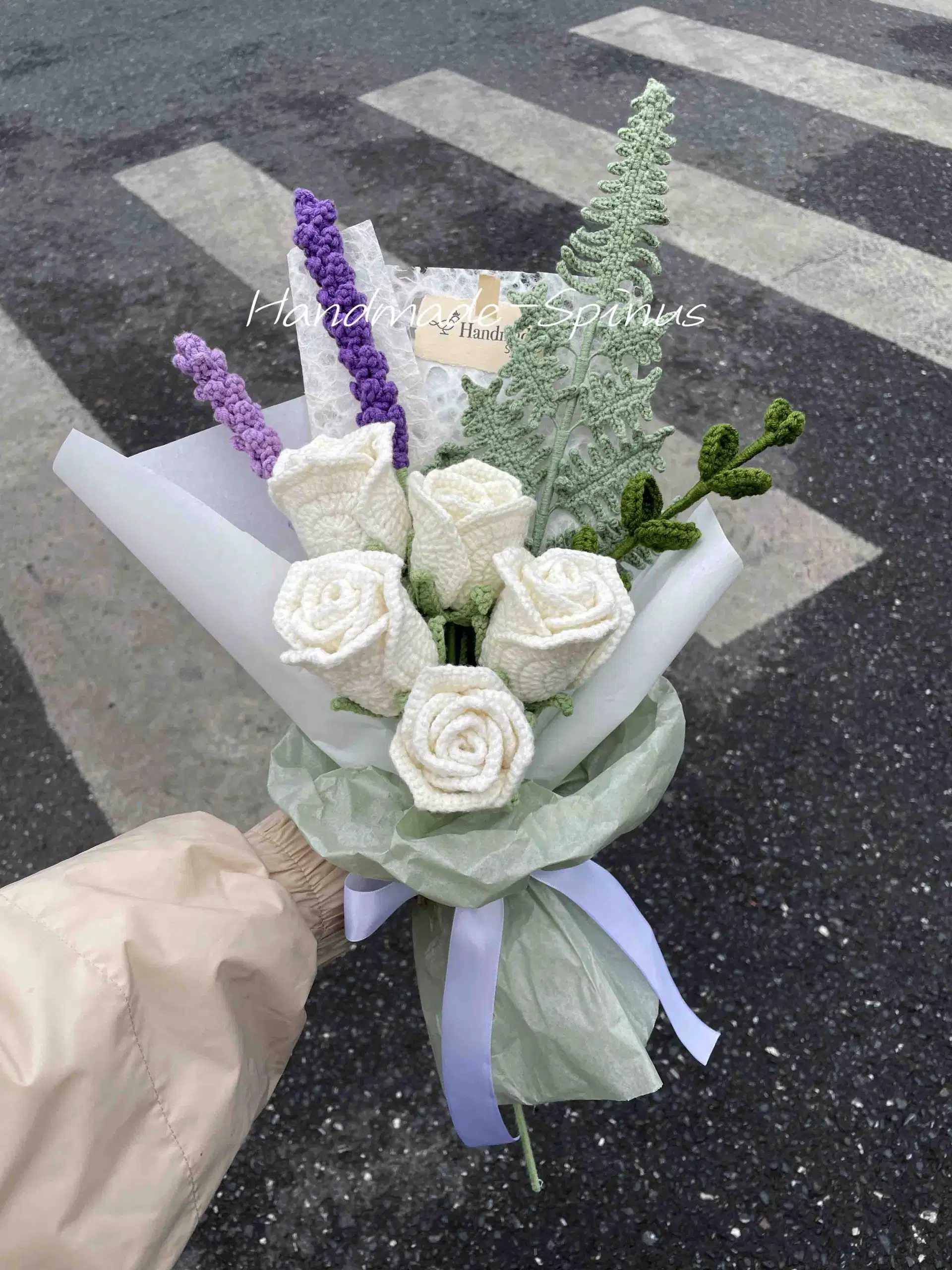 Handmade-Spinus Crochet Knit Bouquet
